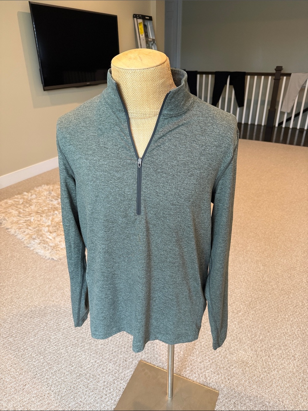 Lululemon soft jersey half zip, EUC, Large, heather green
